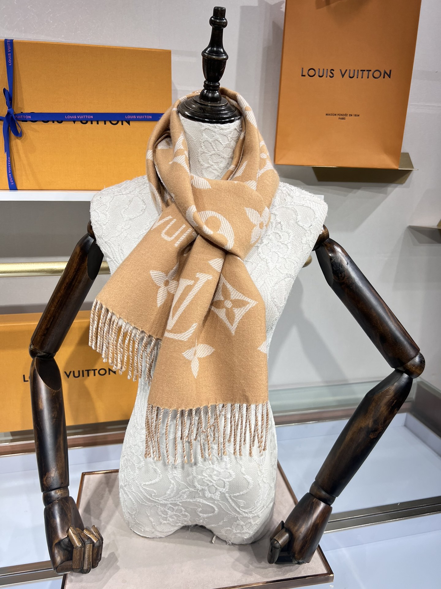 LV Simply Scarves 